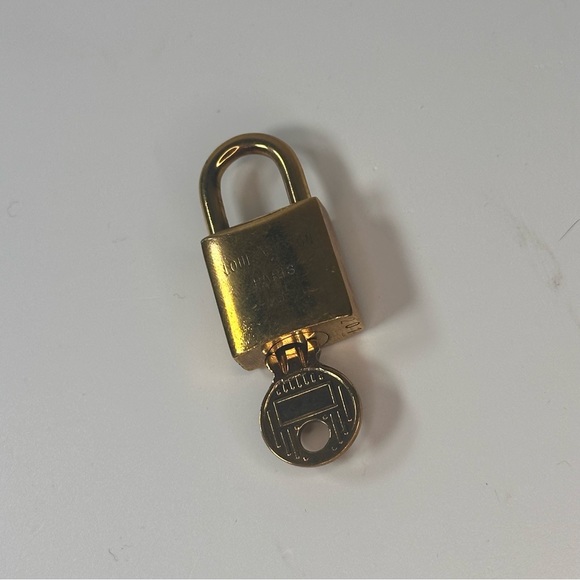 Louis Vuitton Vintage Lock and Key #201 - Picture 10 of 10